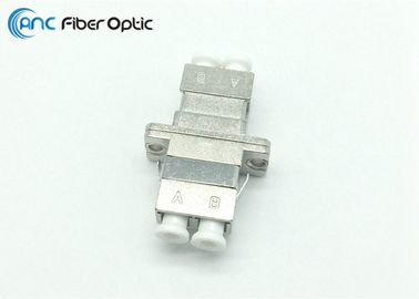 Metal que abriga o adaptador frente e verso do cabo de fibra ótica do LC